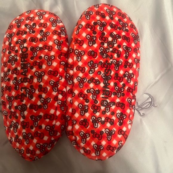 Hello Kitty Slippers - Picture 3 of 4